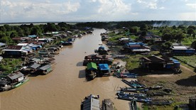 GNF - Clean drinking water for the floating village of Phat Sanday in ...